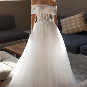 Wedding dress